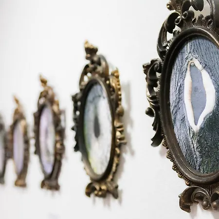 Hart & Art Gallery Hostel *