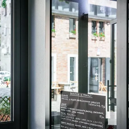 Hart & Art Gallery Hostel *