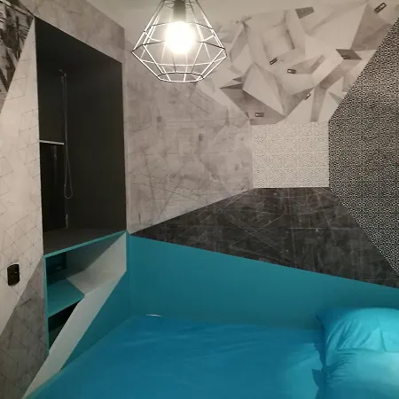 Hart & Art Gallery Hostel *