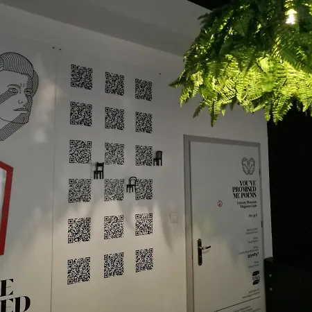 Hostel Hart & Art Gallery *